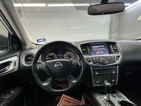 Used 2019 Nissan Pathfinder SL FWD image 17