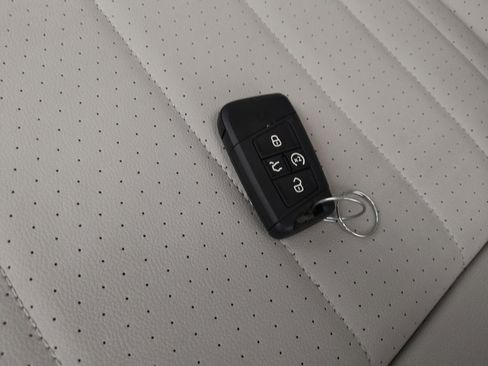 Used 2023 Volkswagen Jetta SE w/ Panoramic Sunroof Package FWD image 32