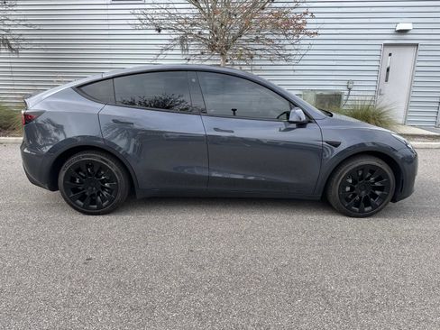 Used 2022 Tesla Model Y Long Range image 5