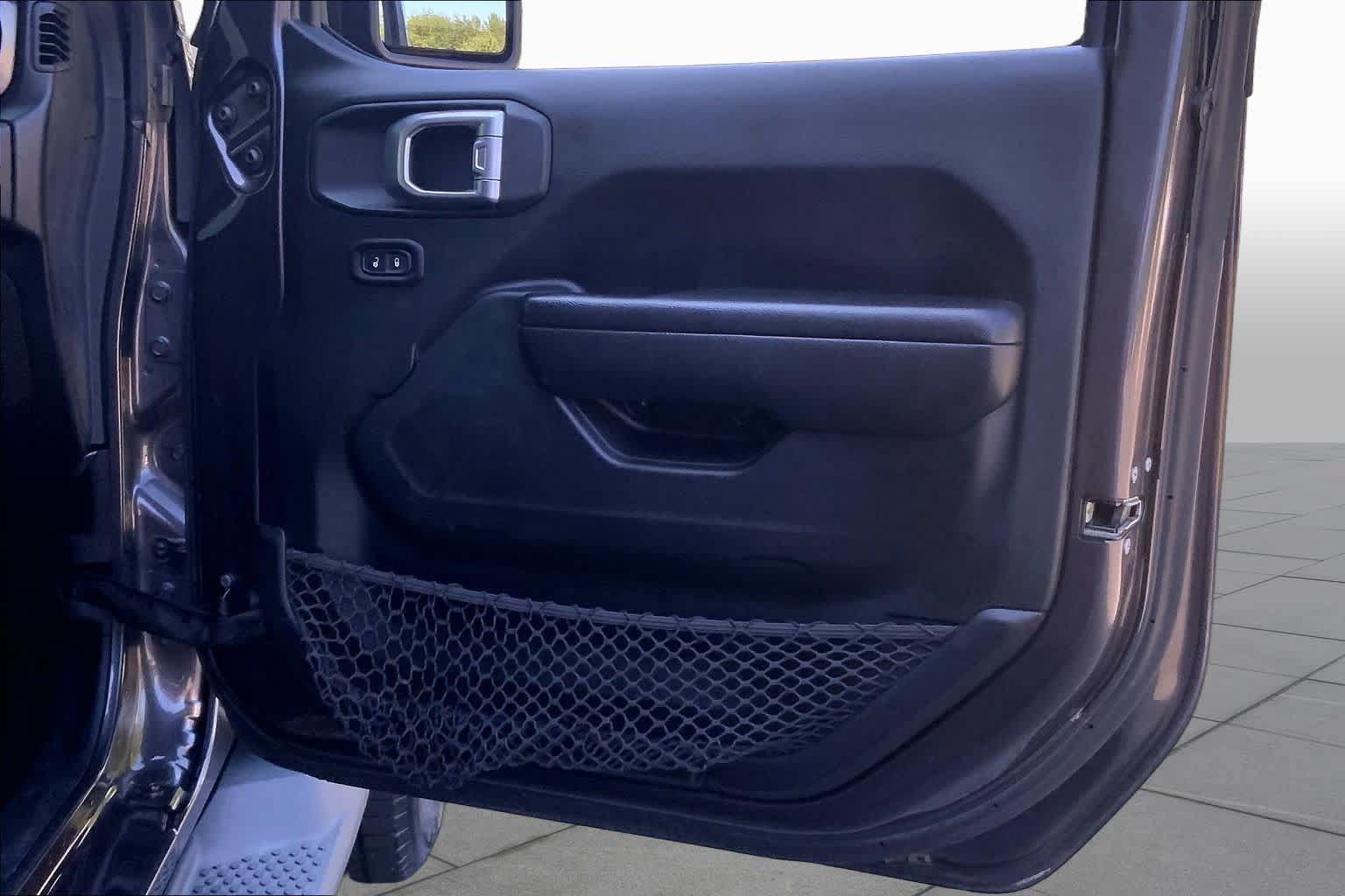 Used 2018 Jeep Wrangler Unlimited Sport S AWD/4WD image 22
