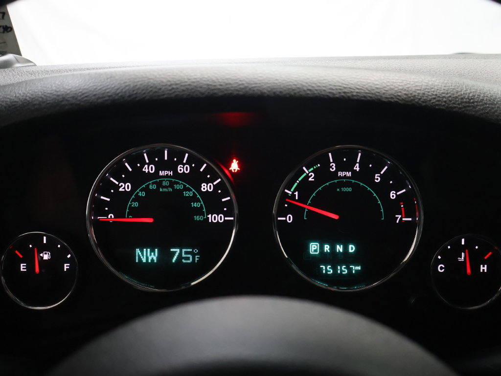 Used 2015 Jeep Wrangler Sahara w/ Connectivity Group AWD/4WD image 19