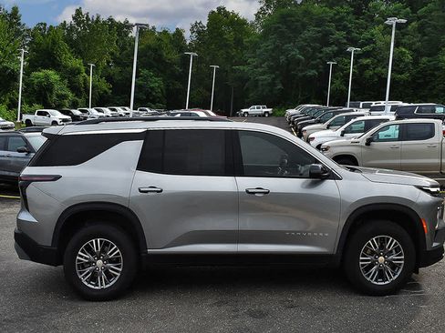 Used 2026 Chevrolet Traverse LT AWD/4WD image 6