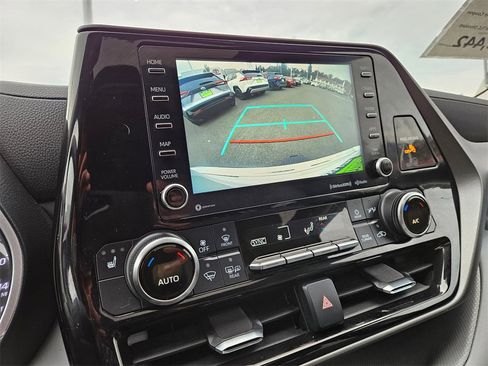 Used 2022 Toyota Highlander XLE image 29