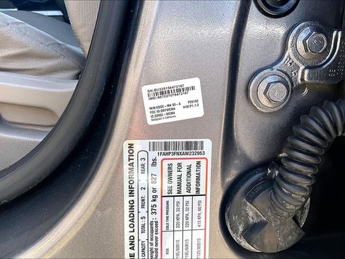 Used 2010 Ford Focus SE image 44