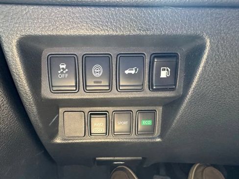 Used 2020 Nissan Rogue SV AWD/4WD image 16