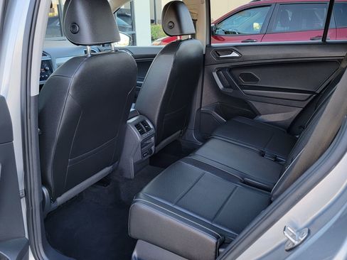 Used 2021 Volkswagen Tiguan SE image 16