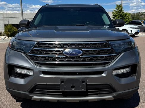 Used 2022 Ford Explorer XLT AWD/4WD image 2