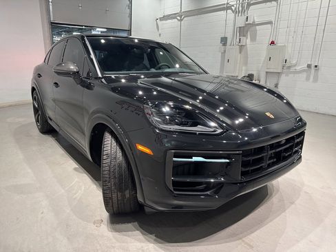 Used 2025 Porsche Cayenne GTS image 3