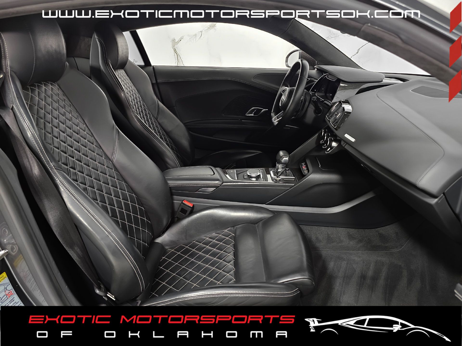 Used 2017 Audi R8 V10 w/ Carbon Exterior Package AWD/4WD image 3