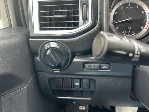 Used 2019 Nissan Titan S image 16