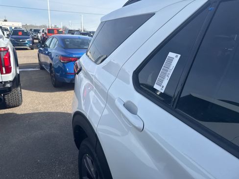 New 2026 Ford Explorer Active w/ Active Comfort Package image 13