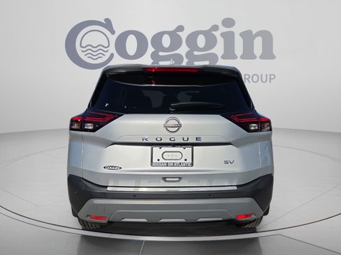 Used 2023 Nissan Rogue SV FWD image 4