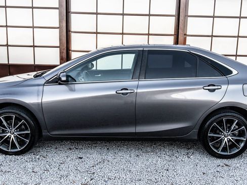 Used 2017 Toyota Camry XSE image 4