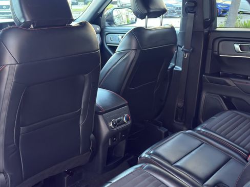 Used 2025 Ford Explorer ST-Line w/ ST-Line Street Pack image 18