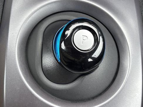 Used 2025 Nissan Leaf S image 34