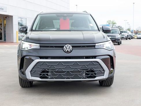 New 2026 Volkswagen Taos SE FWD image 9