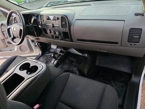 Used 2013 Chevrolet Silverado 1500 W/T image 32