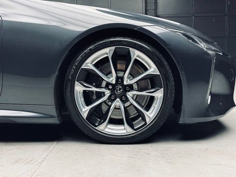 Used 2018 Lexus LC 500 Coupe w/ Performance Package RWD image 38