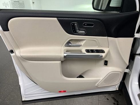 Used 2024 Mercedes-Benz GLB 250 4MATIC image 21