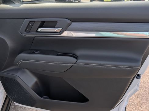 New 2027 GMC Terrain Elevation w/ Technology Package II FWD image 31