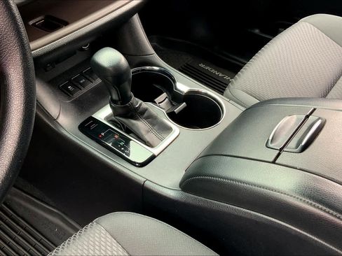 Used 2018 Toyota Highlander LE image 15