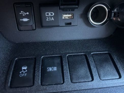 Used 2019 Toyota Highlander XLE image 19