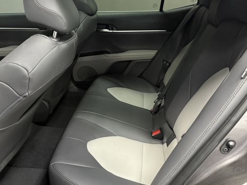 Used 2020 Toyota Camry XLE image 39