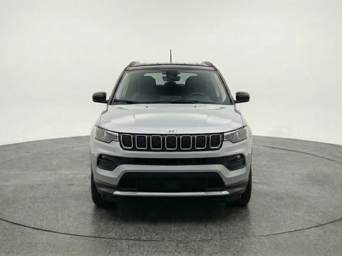 Used 2025 Jeep Compass Limited AWD/4WD image 2
