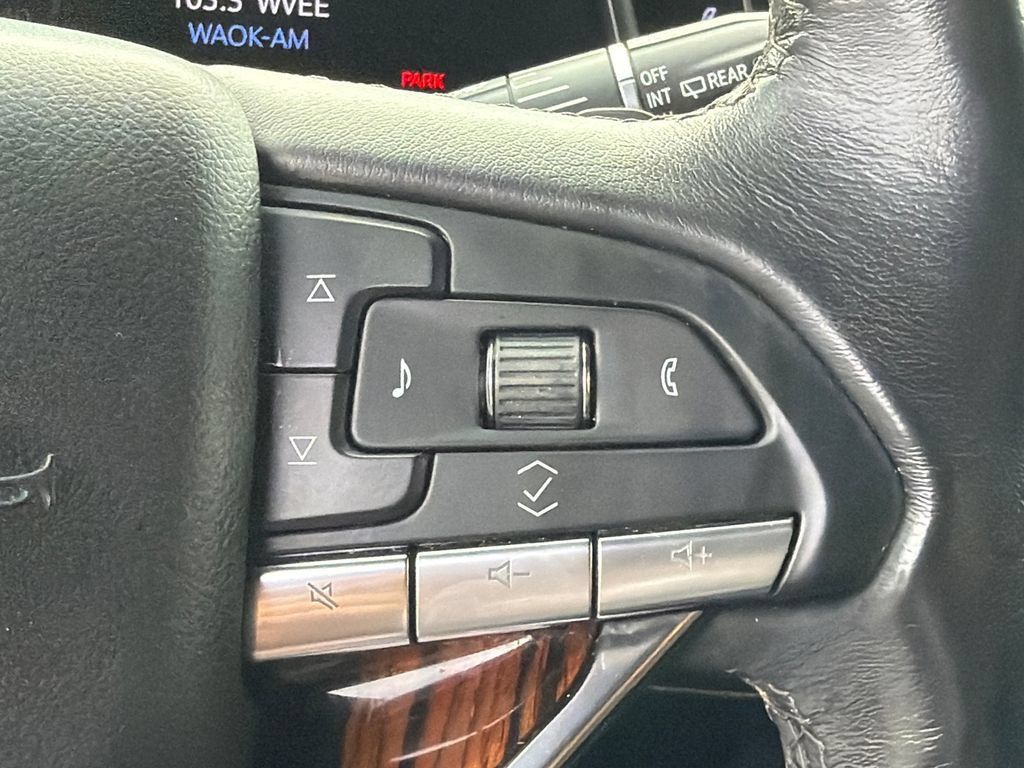 Used 2022 Cadillac Escalade Luxury w/ LPO, Floor Liner Package AWD/4WD image 26