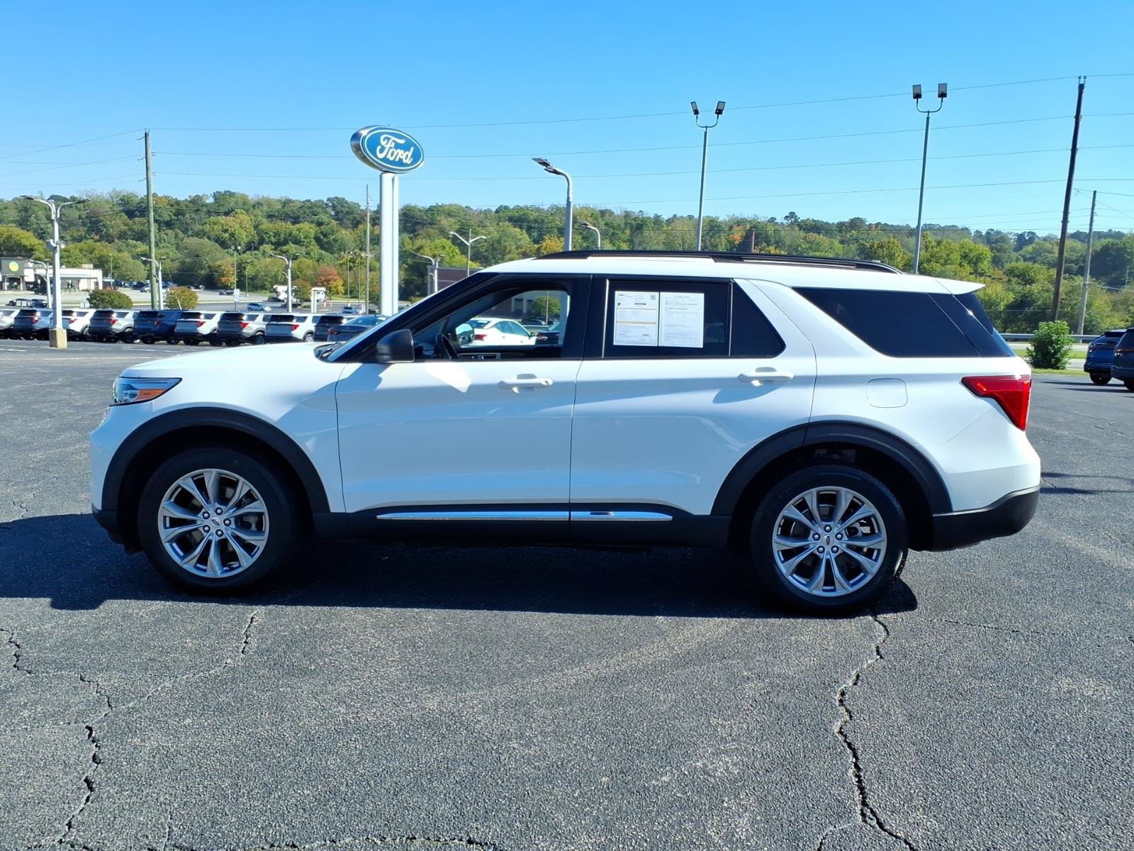 Certified 2023 Ford Explorer XLT w/ Equipment Group 202A AWD/4WD image 4