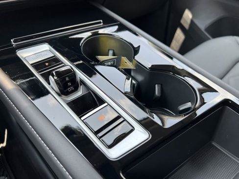 Used 2025 Volkswagen Atlas SE image 12