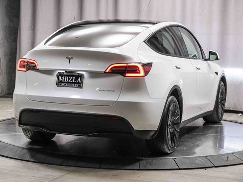 Used 2021 Tesla Model Y Long Range AWD/4WD image 4