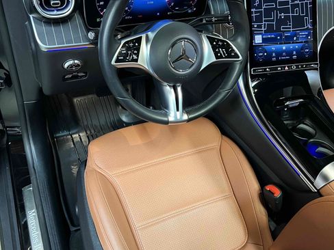 Used 2023 Mercedes-Benz GLC 300 4MATIC w/ Exclusive Trim Package image 31