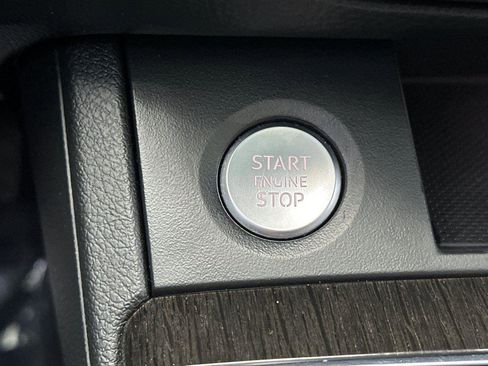 Used 2020 Audi Q5 Premium w/ Convenience Package image 21