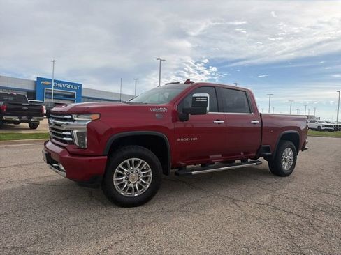 Used 2022 Chevrolet Silverado 2500 High Country w/ Technology Package AWD/4WD image 3