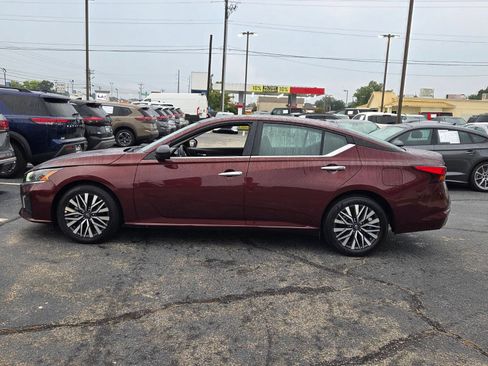 Used 2025 Nissan Altima 2.5 SV FWD image 4