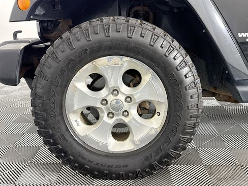 Used 2014 Jeep Wrangler Unlimited Sahara image 35