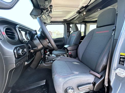 Used 2024 Jeep Wrangler Unlimited Rubicon w/ Convenience Group AWD/4WD image 11