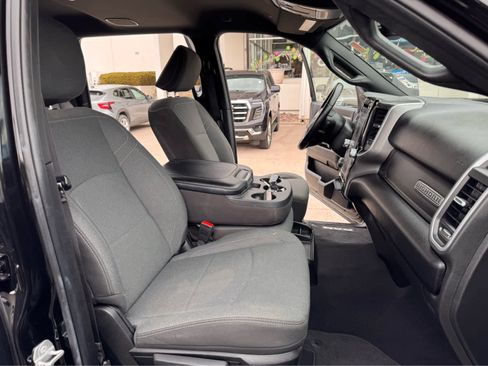 Used 2024 RAM 2500 Big Horn w/ Sport Appearance Package image 10