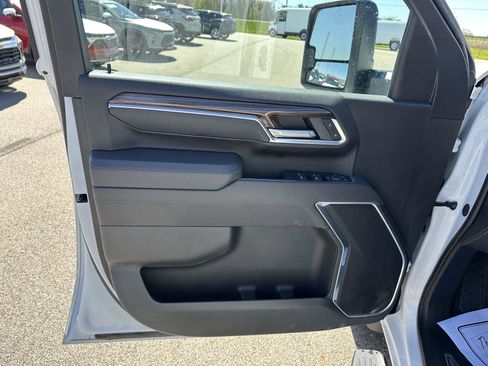 Used 2025 Chevrolet Silverado 2500 LT w/ Convenience Package AWD/4WD image 16