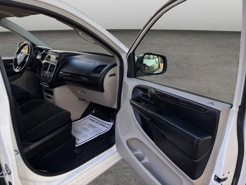 Used 2012 Dodge Grand Caravan SE image 19