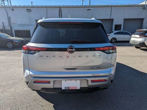 Used 2023 Nissan Pathfinder SL AWD/4WD image 8