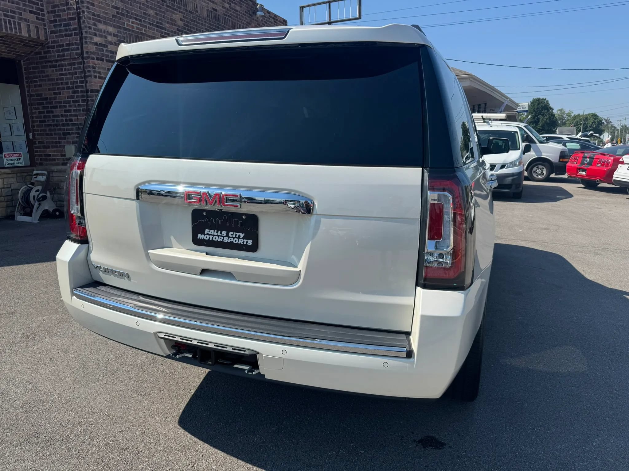 Used 2015 GMC Yukon Denali w/ Touring Package AWD/4WD image 13
