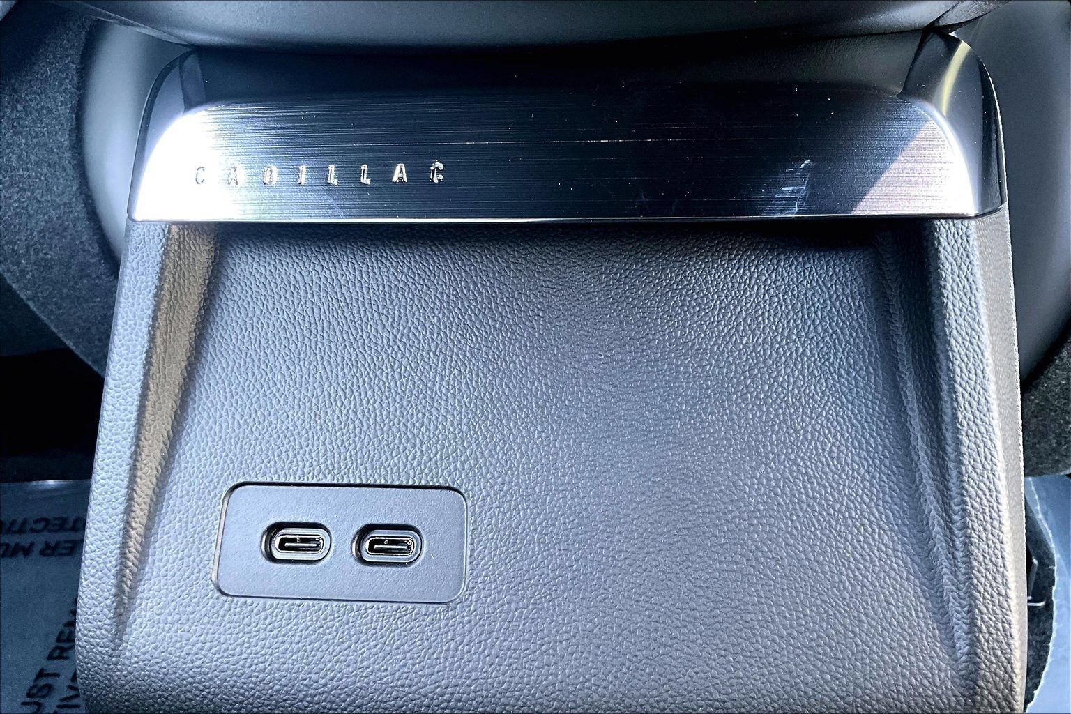 New 2026 Cadillac Lyriq Luxury w/ LPO, Floor Liner Package AWD/4WD image 20