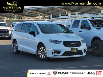 Used 2024 Chrysler Pacifica Limited