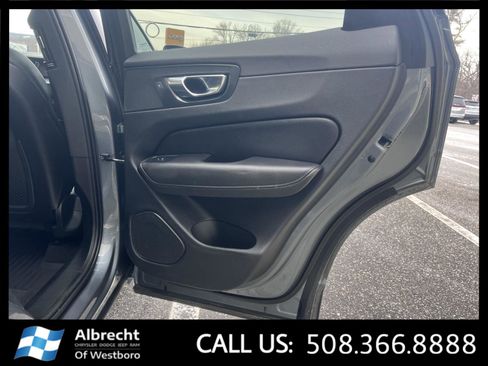 Used 2020 Volvo XC60 T6 Momentum w/ Protection Package image 19