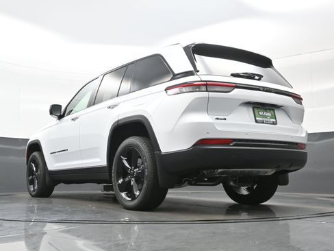New 2025 Jeep Grand Cherokee Altitude image 13
