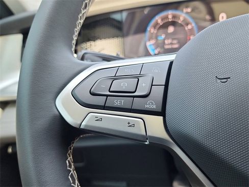 New 2025 Volkswagen Tiguan SE image 24