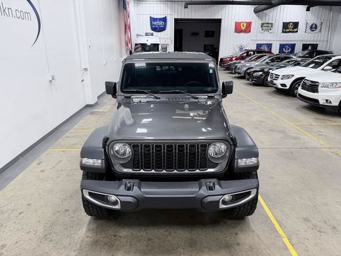 Used 2024 Jeep Gladiator Sport AWD/4WD image 2
