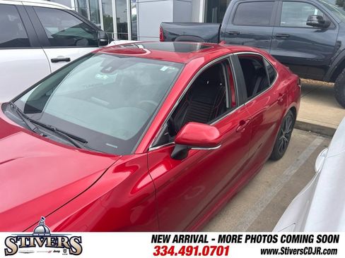 Used 2024 Toyota Camry SE w/ Cold Weather Package FWD image 4